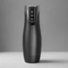 masturbateur automatique homme vu de face sur un fond gris